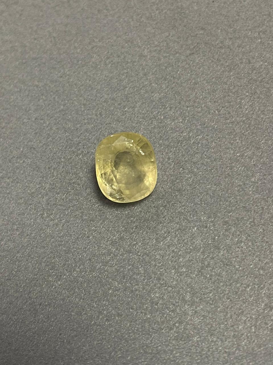 Natural Ceylon Yellow Sapphire Cut Gemstone from Sri Lanka – 7.65 Ct Transparent Yellow Stone, 12.9 × 9.2 × 7 mm – Loose Gem for Jewelry Making & Collection