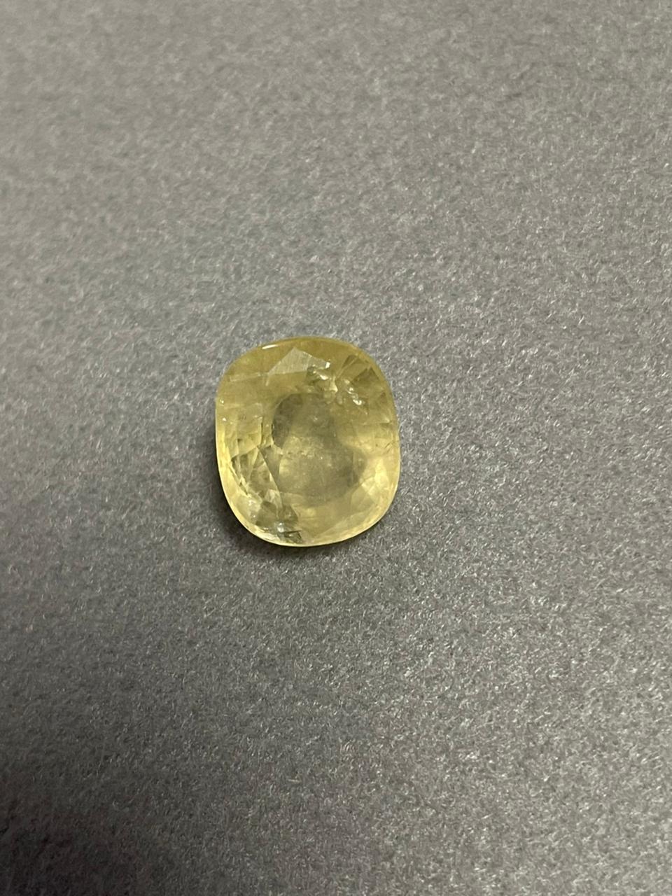 Natural Ceylon Yellow Sapphire Cut Gemstone from Sri Lanka – 7.65 Ct Transparent Yellow Stone, 12.9 × 9.2 × 7 mm – Loose Gem for Jewelry Making & Collection